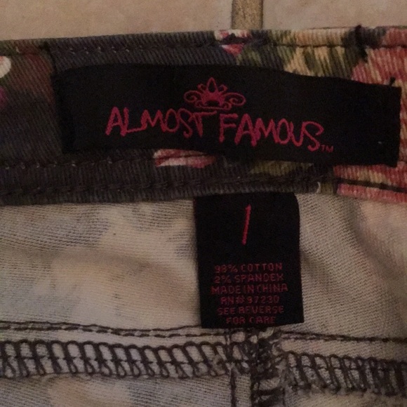 Juniors Size 1 Floral Skinny Jeans - Picture 2 of 2